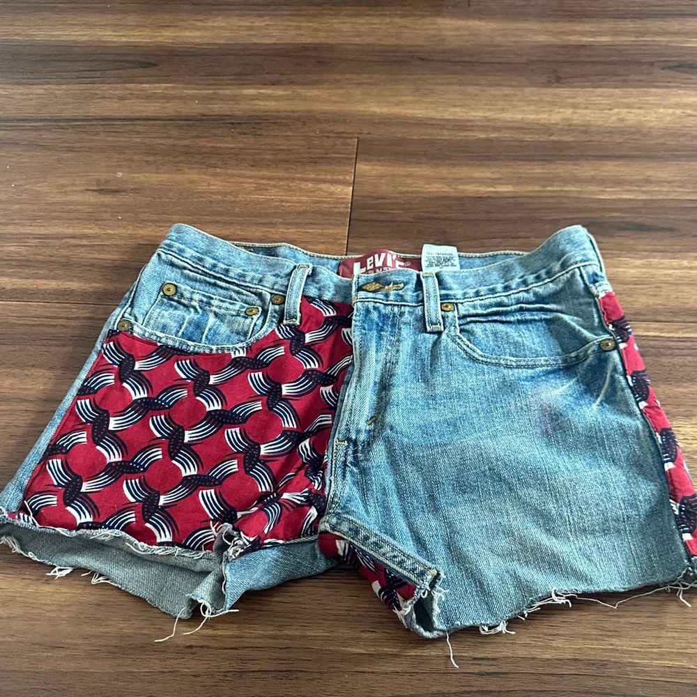 Custom Levi's Women's Denim and Red Pattern Jean Shorts size 26